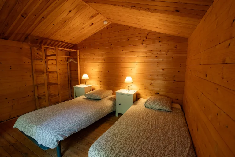 Cabanon-double-bois-Le-Hameau-de-lEtoile-1-768x512